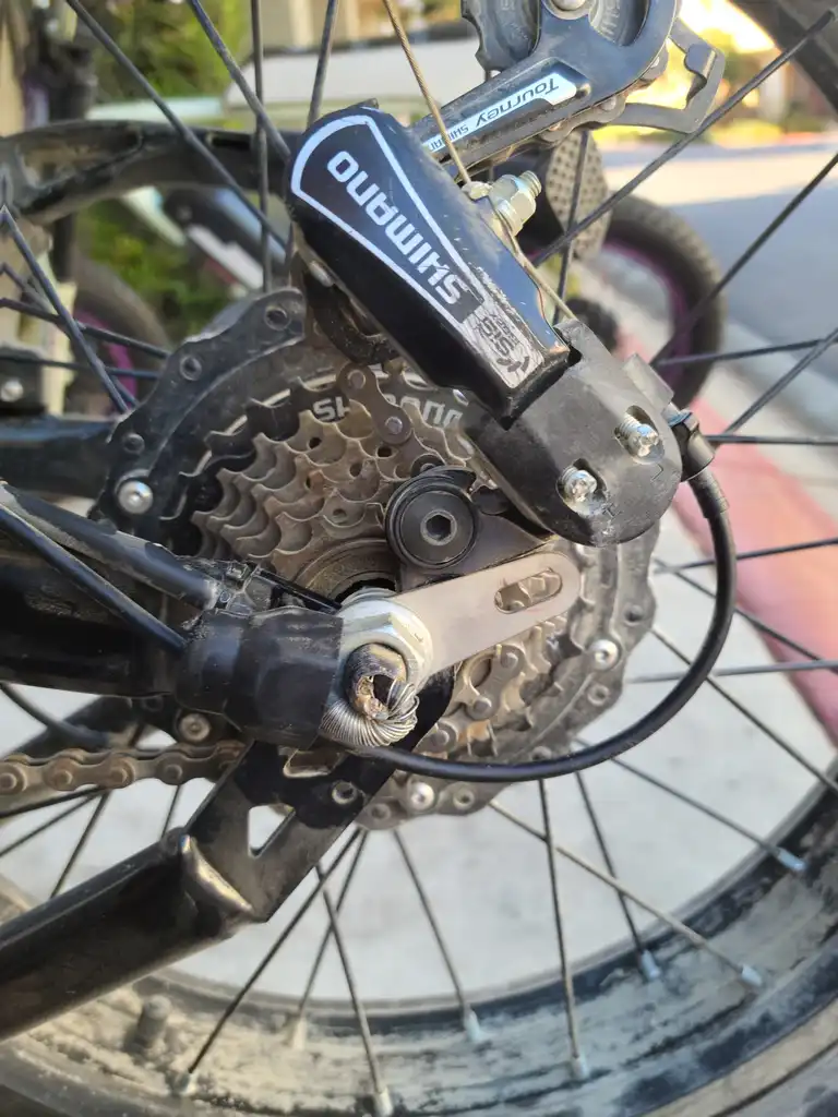 E-bike wheel and tire service