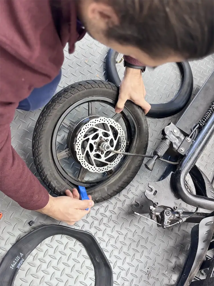 E-bike wheel service