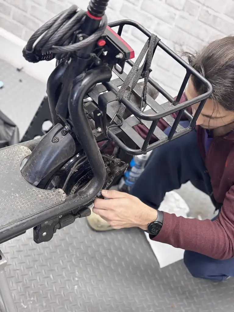 Service bench at FixEbike